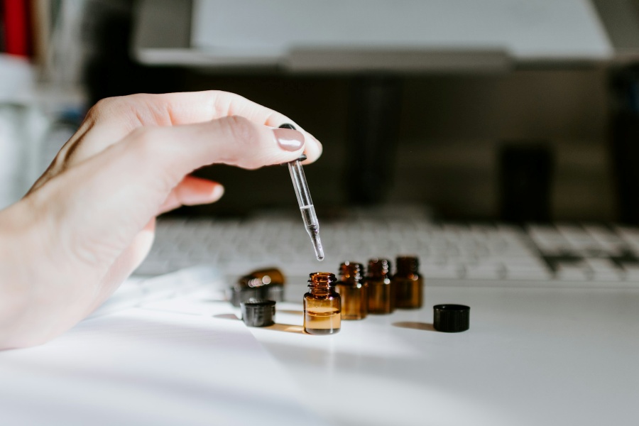 Small brown bottles with eye dropper